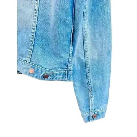 Women’s Gap 1969 Distressed Denim Jacket•Light Wash•Preowned Great Condition• - Picture 10 of 11